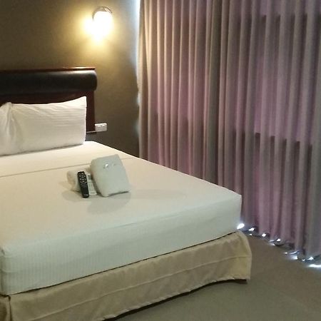 Win Hotel & Casino Talisay  Exterior photo