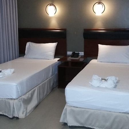 Win Hotel & Casino Talisay  Exterior photo